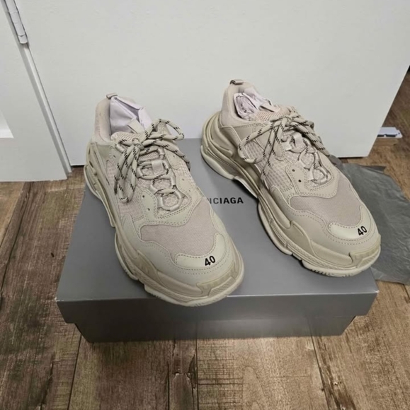Balenciaga Triple S Beige Size 7 - Picture 3 of 4
